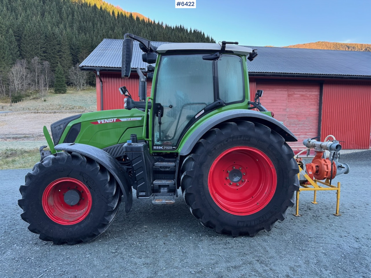 2021 Fendt 314 Vario Profi Plus w/ front hydraulics and front PTO. Low hours! - Traktor: foto 2 2021 Fendt 314 Vario Profi Plus w/ front hydraulics and front PTO. Low hours! - Traktor: foto 2