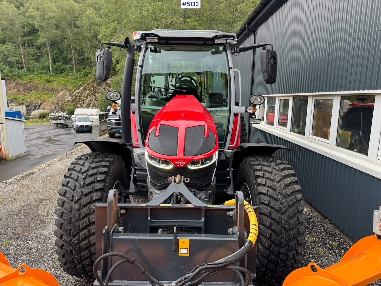 2022 Massey Ferguson 5S.105 w/front hydraulics and plowing rig - Traktor: foto 4 2022 Massey Ferguson 5S.105 w/front hydraulics and plowing rig - Traktor: foto 4