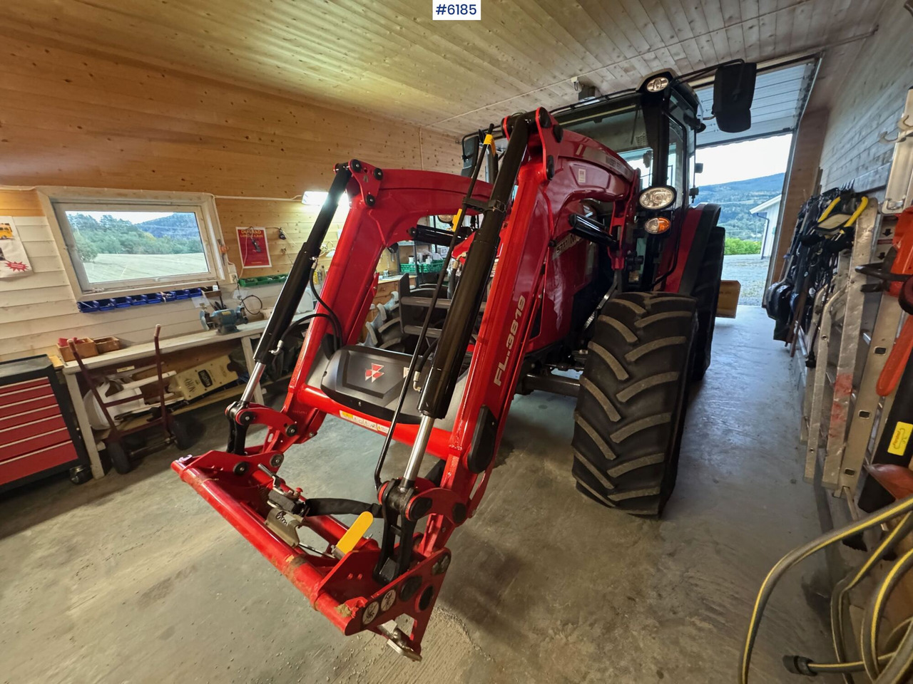 2023 Massey Ferguson 5711M Dyna w/ loader with 3rd function. Only 115 hours! - Traktor: foto 4 2023 Massey Ferguson 5711M Dyna w/ loader with 3rd function. Only 115 hours! - Traktor: foto 4