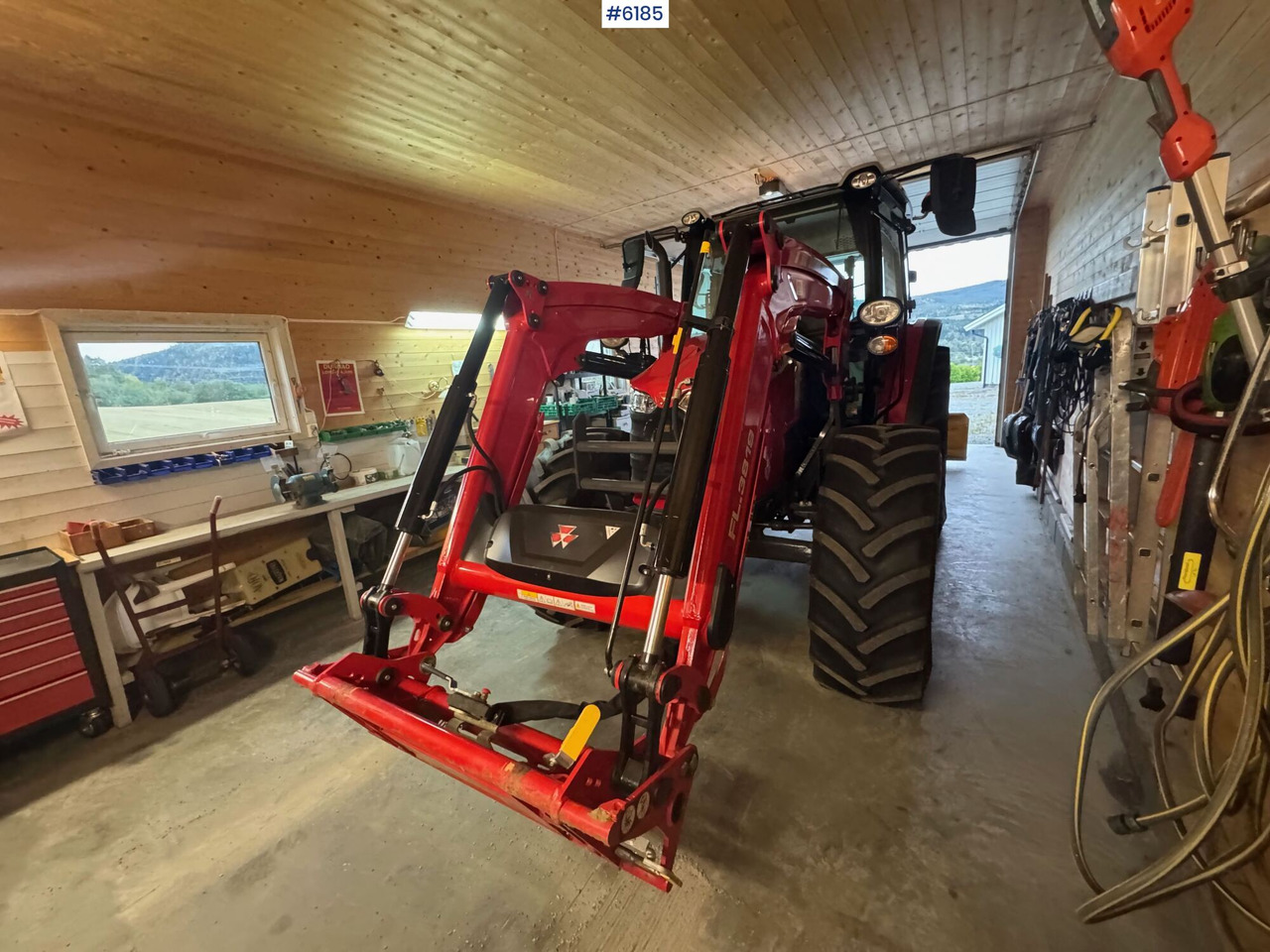 2023 Massey Ferguson 5711M Dyna w/ loader with 3rd function. Only 115 hours! - Traktor: foto 5 2023 Massey Ferguson 5711M Dyna w/ loader with 3rd function. Only 115 hours! - Traktor: foto 5