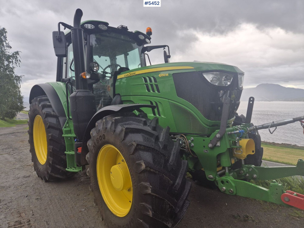 2024 John Deere 6155M w/ front hydraulics & PTO - Traktor: foto 1 2024 John Deere 6155M w/ front hydraulics & PTO - Traktor: foto 1