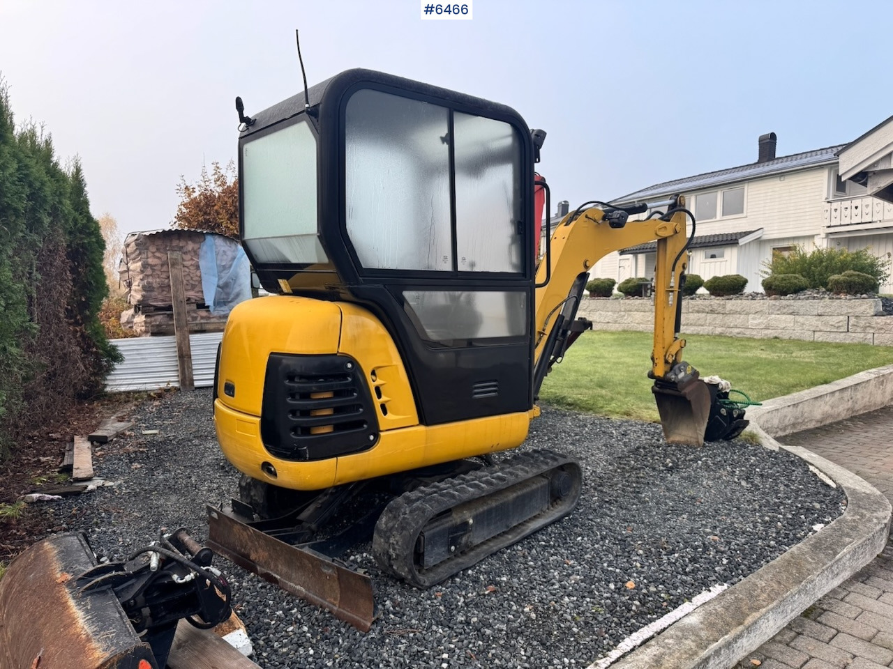 Approx. 2004 CAT 301.8 Mini excavator w/ 4 buckets and grapple. - Ekskavator: foto 3 Approx. 2004 CAT 301.8 Mini excavator w/ 4 buckets and grapple. - Ekskavator: foto 3