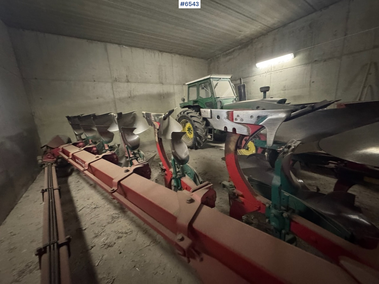 Kverneland PB100 6-Flour Vario Semi-Reversible Plough - Pajisje për lirimin e tokës: foto 5 Kverneland PB100 6-Flour Vario Semi-Reversible Plough - Pajisje për lirimin e tokës: foto 5