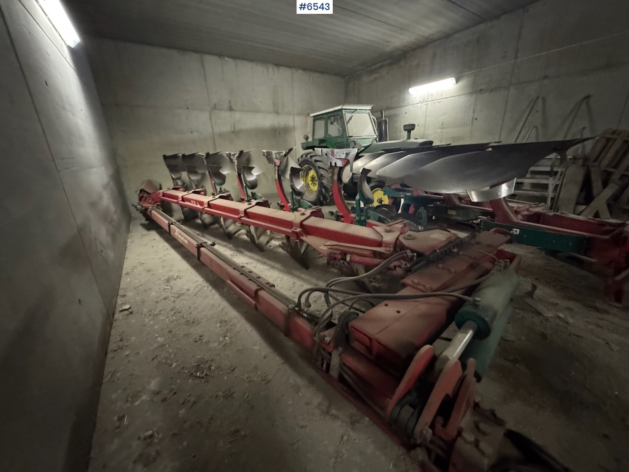 Kverneland PB100 6-Flour Vario Semi-Reversible Plough - Pajisje për lirimin e tokës: foto 4 Kverneland PB100 6-Flour Vario Semi-Reversible Plough - Pajisje për lirimin e tokës: foto 4