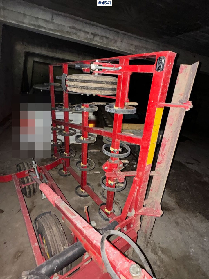 Väderstad Harrow - Pajisje për lirimin e tokës: foto 4 Väderstad Harrow - Pajisje për lirimin e tokës: foto 4
