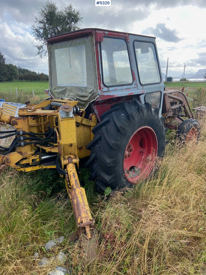 Volvo 430 mit heckmontiertem Baggeraufbau, Rep.-Objekt - Traktor: foto 2 Volvo 430 mit heckmontiertem Baggeraufbau, Rep.-Objekt - Traktor: foto 2