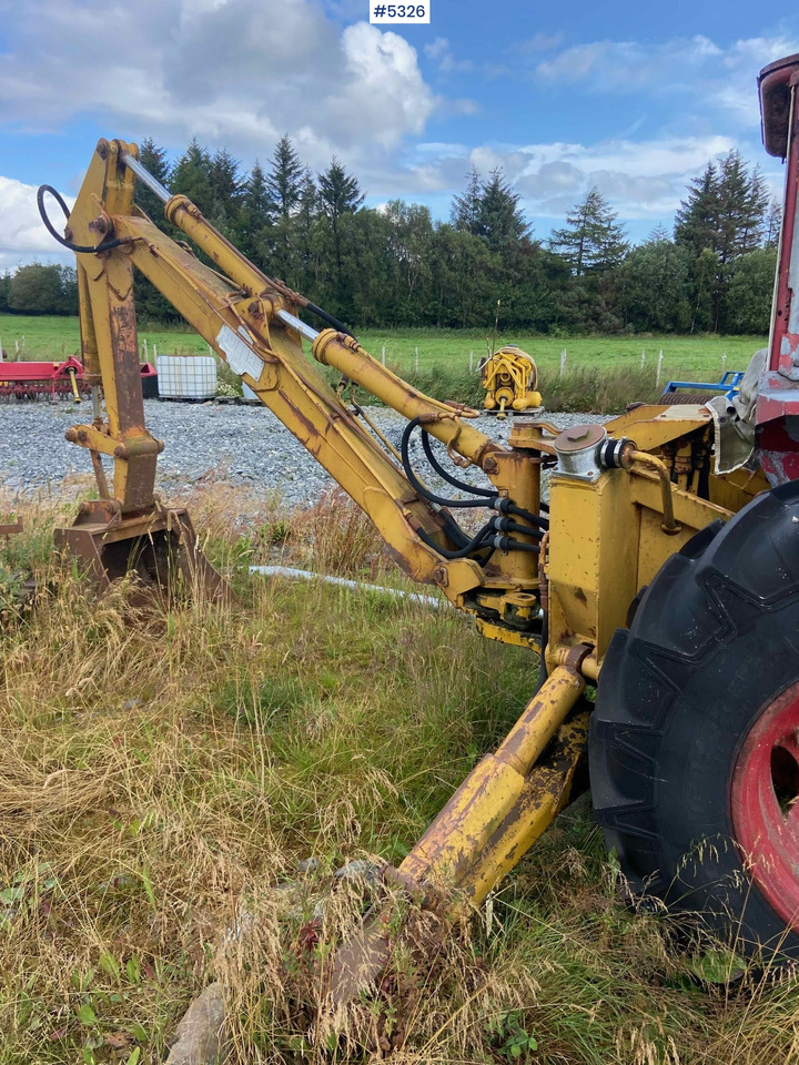 Volvo 430 mit heckmontiertem Baggeraufbau, Rep.-Objekt - Traktor: foto 3 Volvo 430 mit heckmontiertem Baggeraufbau, Rep.-Objekt - Traktor: foto 3