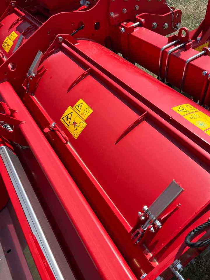Grimme GF 400 - Trince për gjethet e patates: foto 4 Grimme GF 400 - Trince për gjethet e patates: foto 4