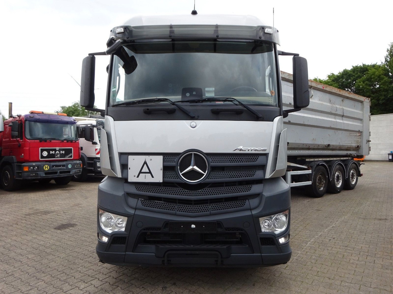 Mercedes-Benz 1845 Actros SZM mit Hydraulik Pumpe 4x2 - Gjysmë-kamion: foto 2 Mercedes-Benz 1845 Actros SZM mit Hydraulik Pumpe 4x2 - Gjysmë-kamion: foto 2