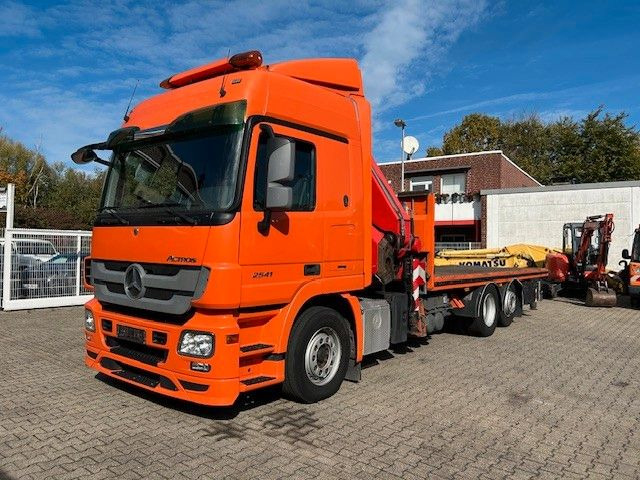 Mercedes-Benz 2541 Actros Plattform + FASSI Kran 6X2 - Kamion me vinç: foto 2 Mercedes-Benz 2541 Actros Plattform + FASSI Kran 6X2 - Kamion me vinç: foto 2