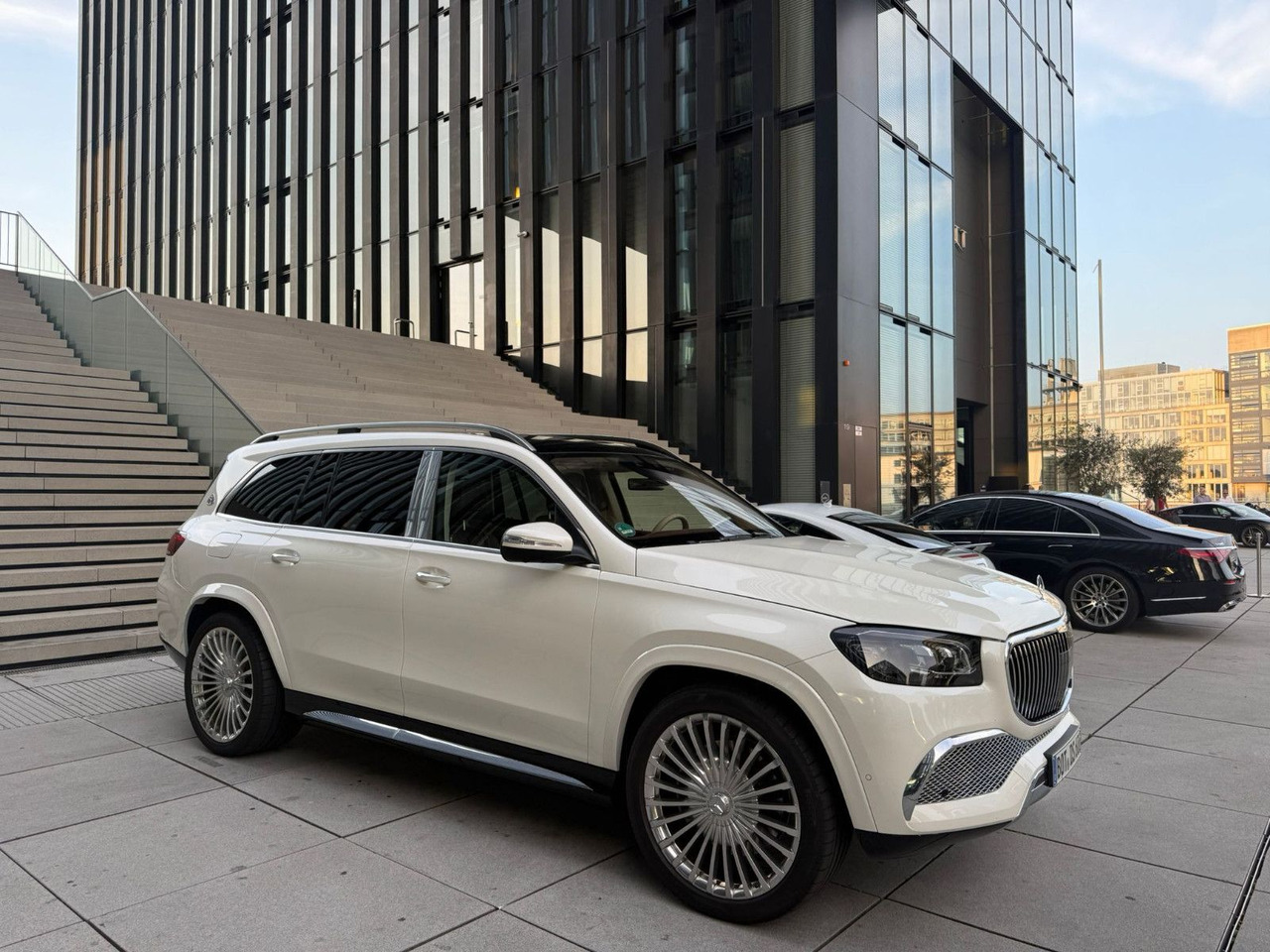 Mercedes-Benz GLS 600 Maybach 4Matic | 23 ZOLL | BURMESTER Mercedes-Benz GLS 600 Maybach 4Matic | 23 ZOLL | BURMESTER - SUV: foto 3 Mercedes-Benz GLS 600 Maybach 4Matic | 23 ZOLL | BURMESTER Mercedes-Benz GLS 600 Maybach 4Matic | 23 ZOLL | BURMESTER - SUV: foto 3