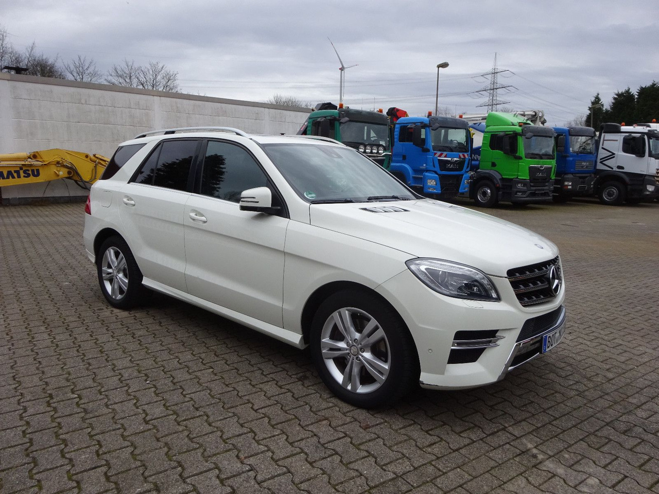 Mercedes-Benz ML 350 CDI BlueTec Mercedes-Benz ML 350 CDI BlueTec. AMG Paket - SUV: foto 1 Mercedes-Benz ML 350 CDI BlueTec Mercedes-Benz ML 350 CDI BlueTec. AMG Paket - SUV: foto 1