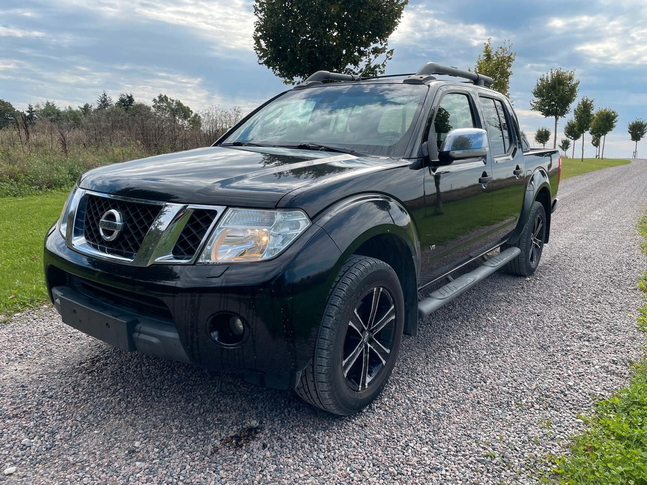 Nissan Navara Pickup Double Cab LE V6 4x4 LB - SUV: foto 1 Nissan Navara Pickup Double Cab LE V6 4x4 LB - SUV: foto 1