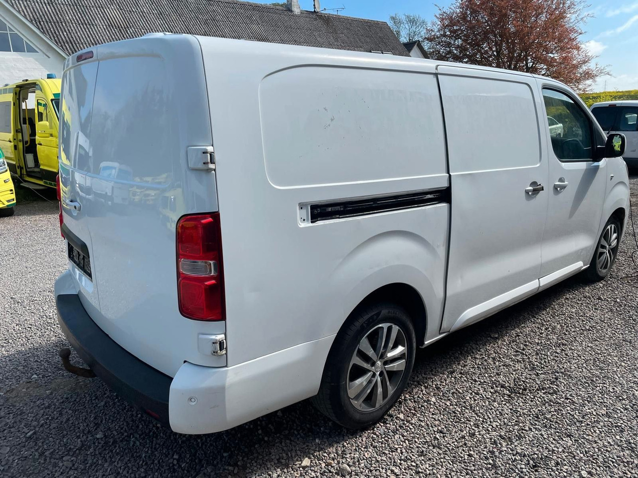 Peugeot Expert Kasten Premium L3 BlueHDi 2,0 *Defect* - Furgon i vogël: foto 5 Peugeot Expert Kasten Premium L3 BlueHDi 2,0 *Defect* - Furgon i vogël: foto 5