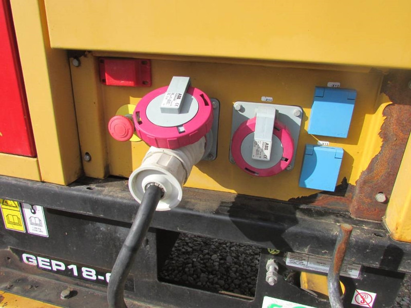 Olympian GEP 18-6 Lichtmast Zeppelin Lichtgiraffe Anhänger - Set gjeneratori: foto 4 Olympian GEP 18-6 Lichtmast Zeppelin Lichtgiraffe Anhänger - Set gjeneratori: foto 4