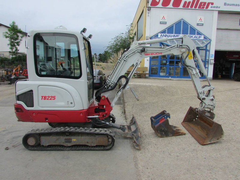 Takeuchi TB225 V3 Minibagger 32.000 EUR net - Miniekskavator: foto 1 Takeuchi TB225 V3 Minibagger 32.000 EUR net - Miniekskavator: foto 1