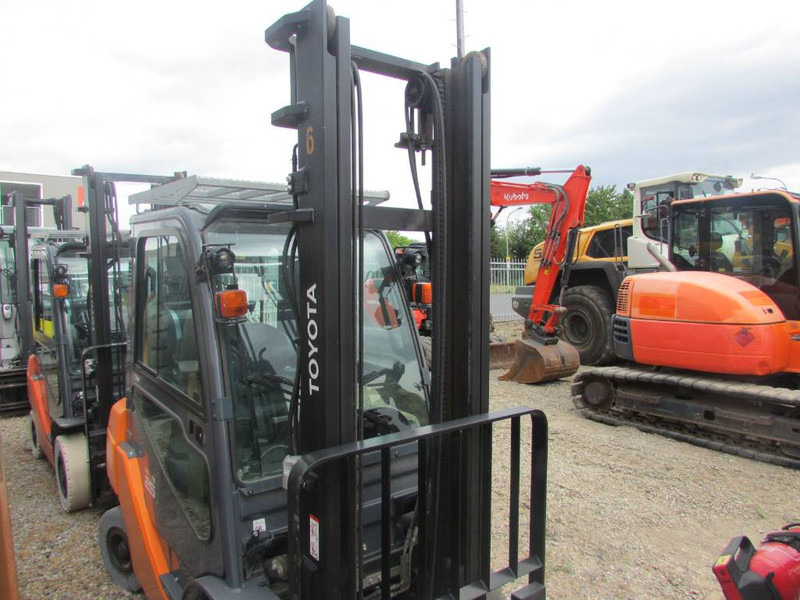 Toyota 02-8 FGF 25 Tonero 25 Gas Stapler 7.500 EUR - Pirun më gaz: foto 3 Toyota 02-8 FGF 25 Tonero 25 Gas Stapler 7.500 EUR - Pirun më gaz: foto 3