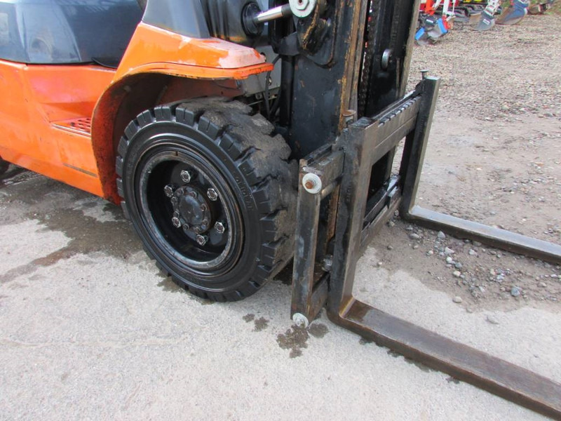 Toyota 62-7 FDF 30 Diesel Gabelstapler 10.500 EUR - Pirun më naftë: foto 3 Toyota 62-7 FDF 30 Diesel Gabelstapler 10.500 EUR - Pirun më naftë: foto 3