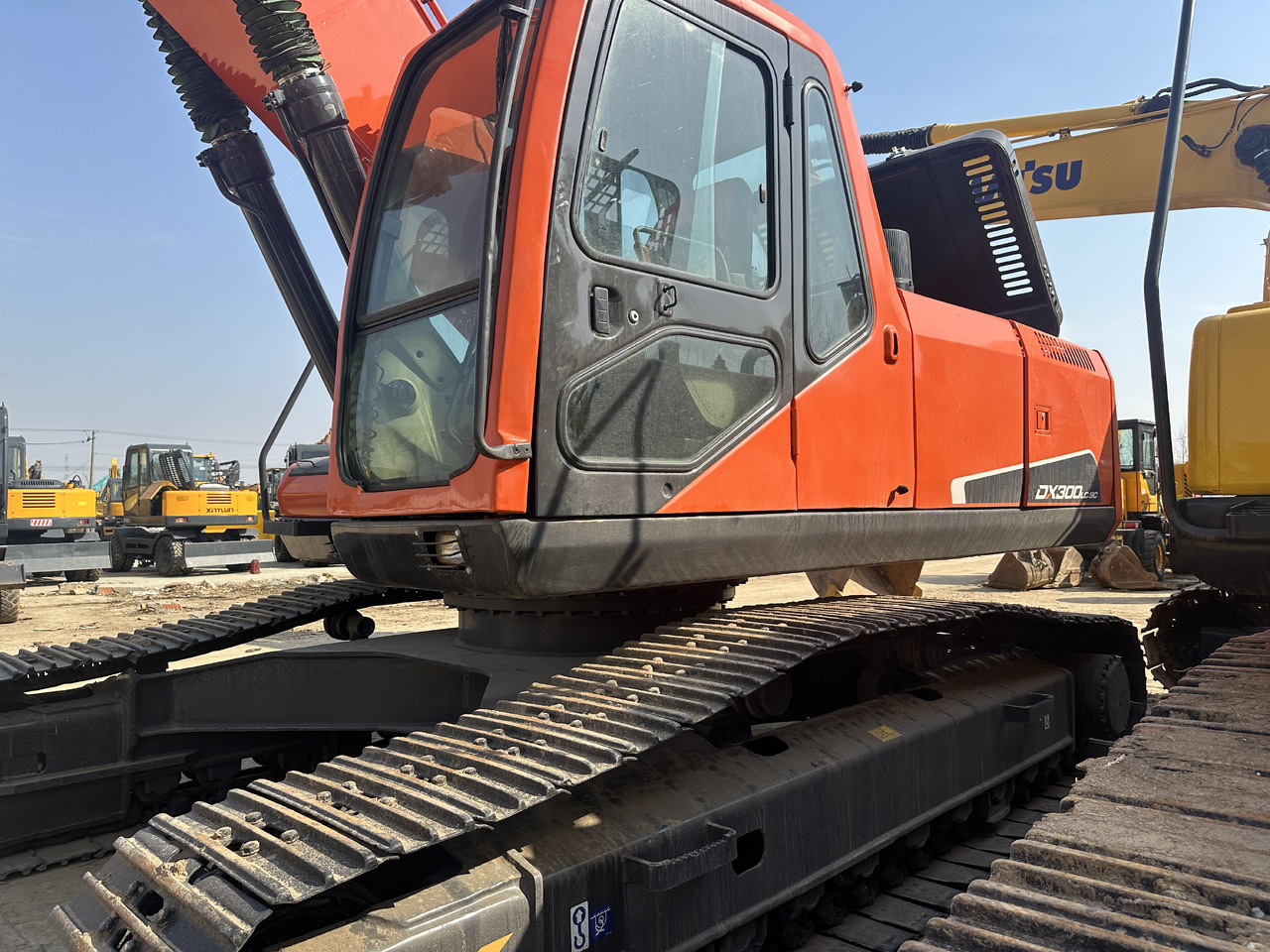 Doosan DX300-9C - Ekskavator me zinxhirë: foto 3 Doosan DX300-9C - Ekskavator me zinxhirë: foto 3