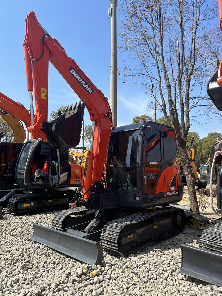 Doosan DX60 - Ekskavator me zinxhirë: foto 3 Doosan DX60 - Ekskavator me zinxhirë: foto 3