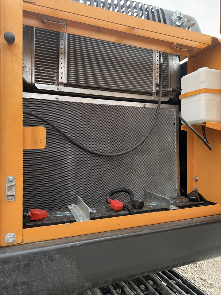 HYUNDAI HX220HD - Ekskavator me zinxhirë: foto 5 HYUNDAI HX220HD - Ekskavator me zinxhirë: foto 5