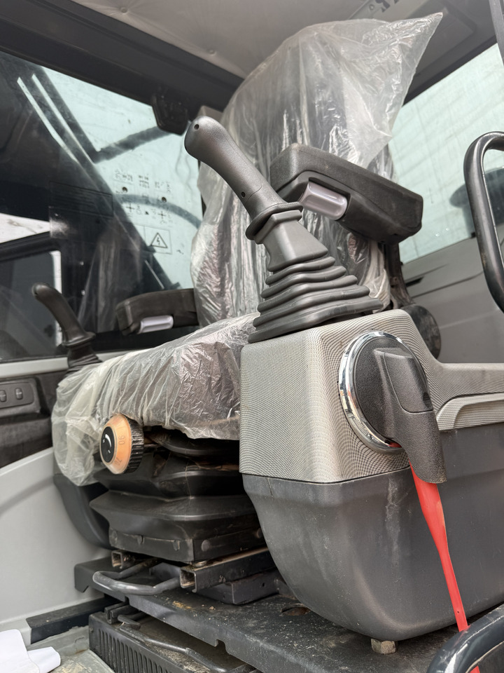 HYUNDAI HX220HD - Ekskavator me zinxhirë: foto 3 HYUNDAI HX220HD - Ekskavator me zinxhirë: foto 3