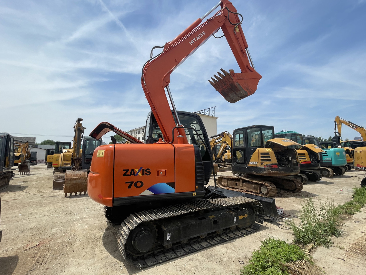 Hitachi ZX 70 - Ekskavator me zinxhirë: foto 1 Hitachi ZX 70 - Ekskavator me zinxhirë: foto 1