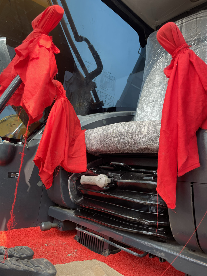 Hyundai R220LC-9S - Ekskavator me zinxhirë: foto 4 Hyundai R220LC-9S - Ekskavator me zinxhirë: foto 4