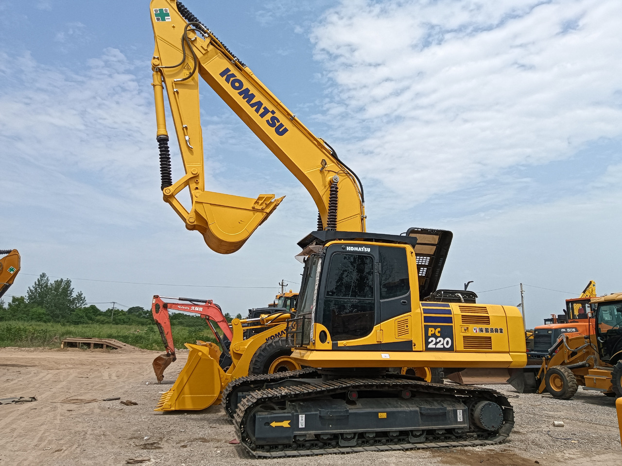 KOMATSU PC200-8 - Ekskavator me zinxhirë: foto 1 KOMATSU PC200-8 - Ekskavator me zinxhirë: foto 1