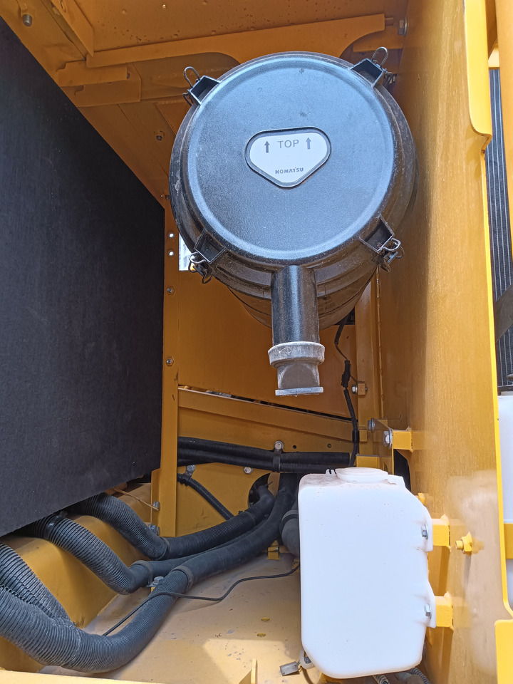 KOMATSU PC200-8 - Ekskavator me zinxhirë: foto 5 KOMATSU PC200-8 - Ekskavator me zinxhirë: foto 5