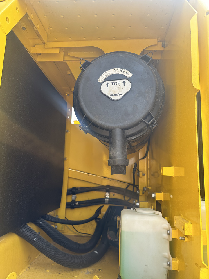 Komatsu PC 240 LC-8 - Ekskavator me zinxhirë: foto 5 Komatsu PC 240 LC-8 - Ekskavator me zinxhirë: foto 5