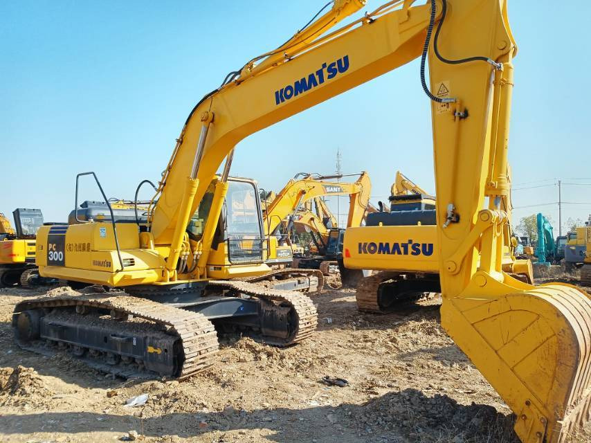 Komatsu PC 300 - Ekskavator me zinxhirë: foto 3 Komatsu PC 300 - Ekskavator me zinxhirë: foto 3