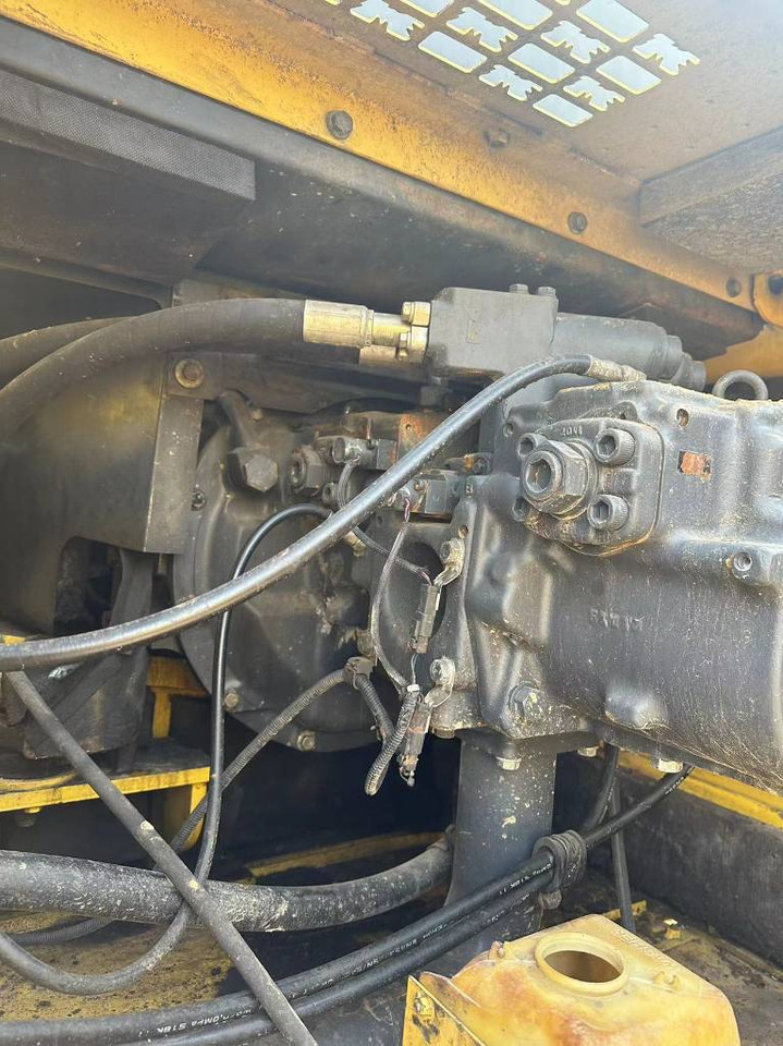 Komatsu PC 400-8 - Ekskavator me zinxhirë: foto 5 Komatsu PC 400-8 - Ekskavator me zinxhirë: foto 5