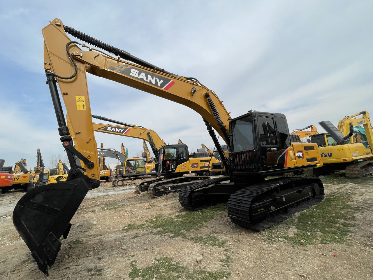 SANY SY215C - Ekskavator me zinxhirë: foto 3 SANY SY215C - Ekskavator me zinxhirë: foto 3