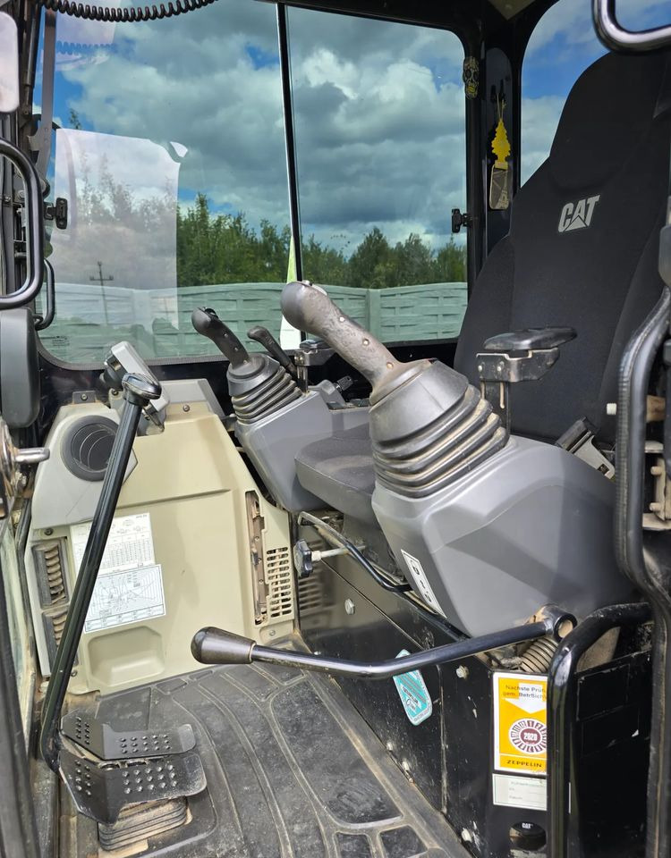 Caterpillar - Ekskavator me zinxhirë: foto 3 Caterpillar - Ekskavator me zinxhirë: foto 3