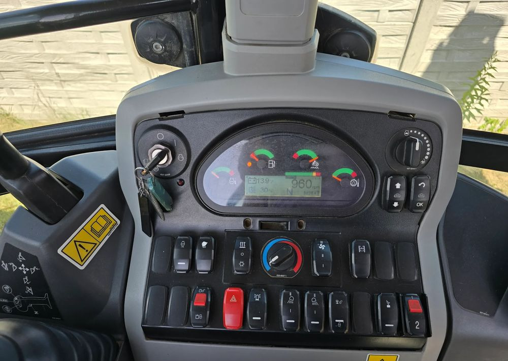 Caterpillar - Fadromë me shkarkim nga prapa: foto 4 Caterpillar - Fadromë me shkarkim nga prapa: foto 4