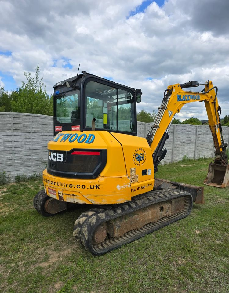 JCB - Ekskavator me zinxhirë: foto 2 JCB - Ekskavator me zinxhirë: foto 2