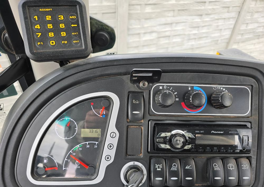 JCB - Fadromë me shkarkim nga prapa: foto 4 JCB - Fadromë me shkarkim nga prapa: foto 4