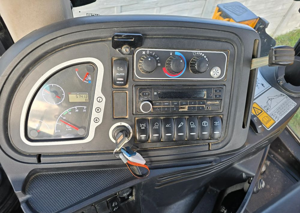 JCB - Fadromë me shkarkim nga prapa: foto 4 JCB - Fadromë me shkarkim nga prapa: foto 4