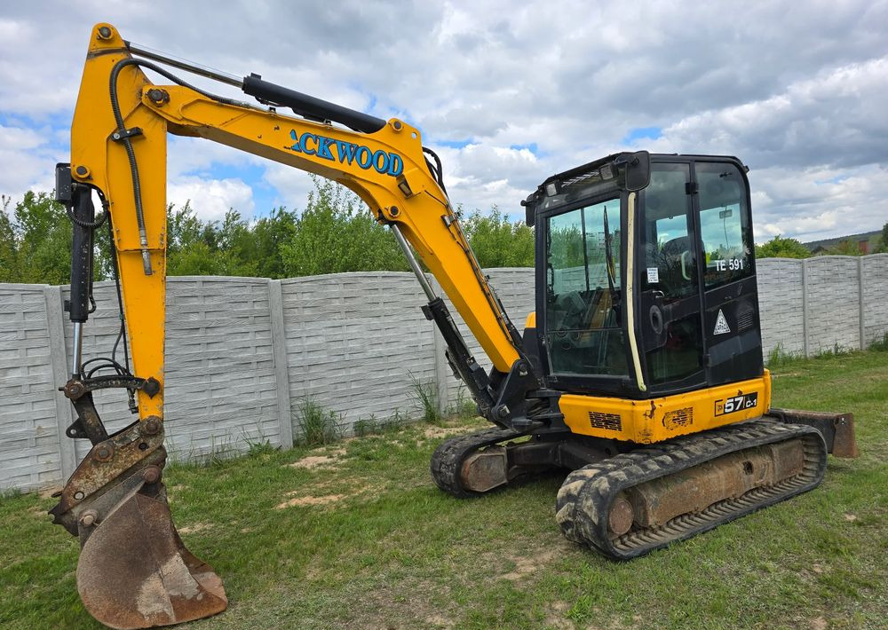 JCB - Ekskavator me zinxhirë: foto 3 JCB - Ekskavator me zinxhirë: foto 3