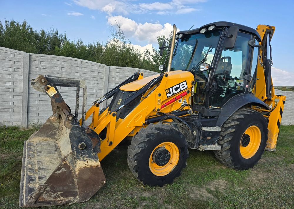 JCB - Fadromë me shkarkim nga prapa: foto 1 JCB - Fadromë me shkarkim nga prapa: foto 1