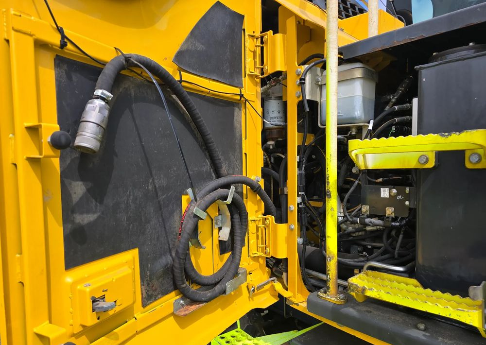 Komatsu - Ekskavator me goma: foto 5 Komatsu - Ekskavator me goma: foto 5