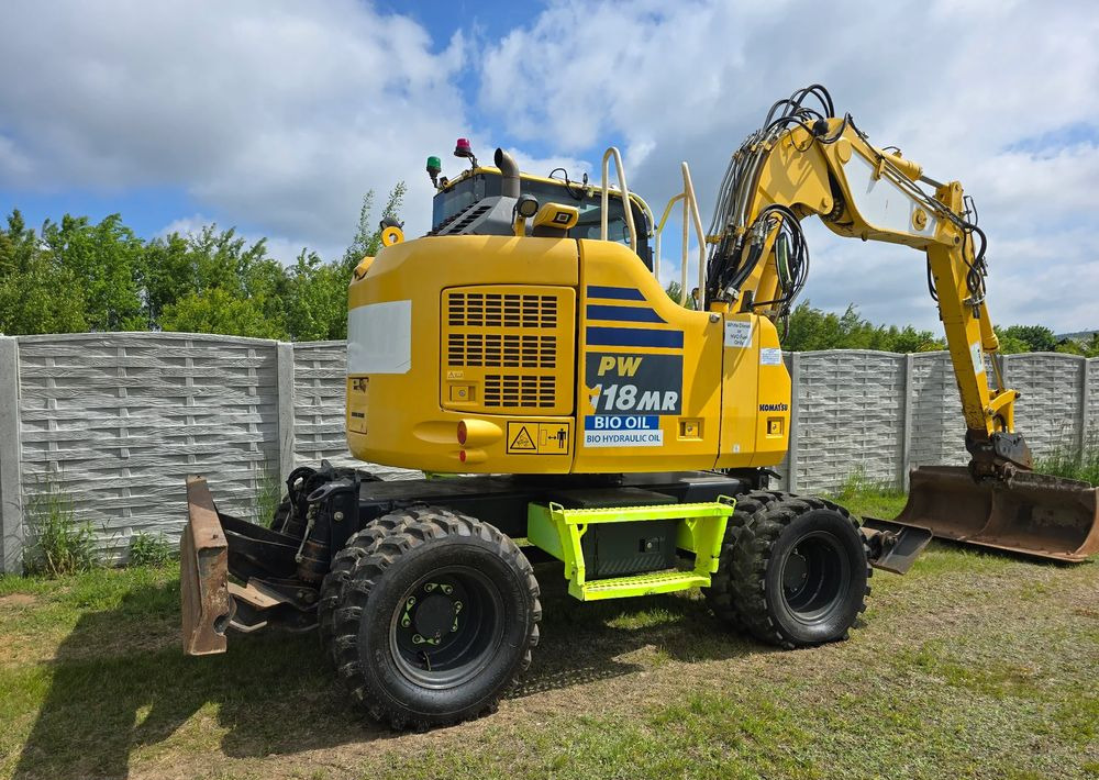 Komatsu - Ekskavator me goma: foto 4 Komatsu - Ekskavator me goma: foto 4