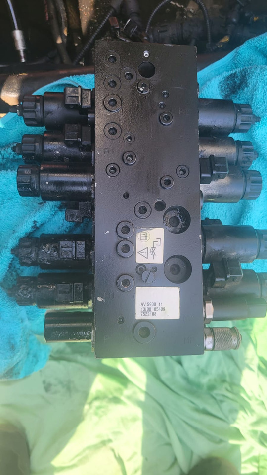 BT valve block 7522108 - Pjesë këmbimi për Pirun ritërheqës: foto 1 BT valve block 7522108 - Pjesë këmbimi për Pirun ritërheqës: foto 1
