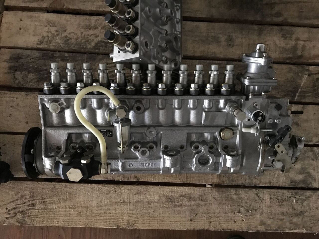 Bosch 2018 0402670812 Mercedes-Benz truck - Pompa e karburantit për Kamioni: foto 1 Bosch 2018 0402670812 Mercedes-Benz truck - Pompa e karburantit për Kamioni: foto 1