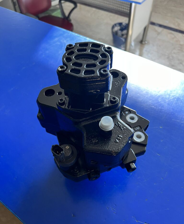 Bosch 2023 MAN Tgx-Tgs-Tga - Pompa e karburantit për Kamioni: foto 2 Bosch 2023 MAN Tgx-Tgs-Tga - Pompa e karburantit për Kamioni: foto 2