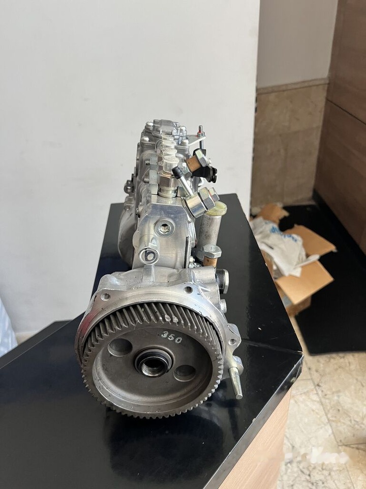 Bosch Denso Mitsubishi 20000-2023 - Pompa e karburantit për Kamioni: foto 1 Bosch Denso Mitsubishi 20000-2023 - Pompa e karburantit për Kamioni: foto 1