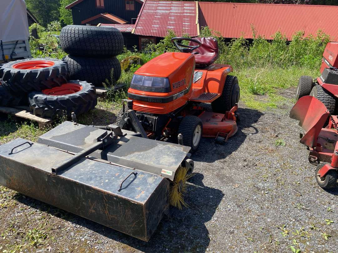 2000 Kubota G1700//Sitteklipper med feier og oppsamler - Korrëse bari i kopshtit: foto 1 2000 Kubota G1700//Sitteklipper med feier og oppsamler - Korrëse bari i kopshtit: foto 1