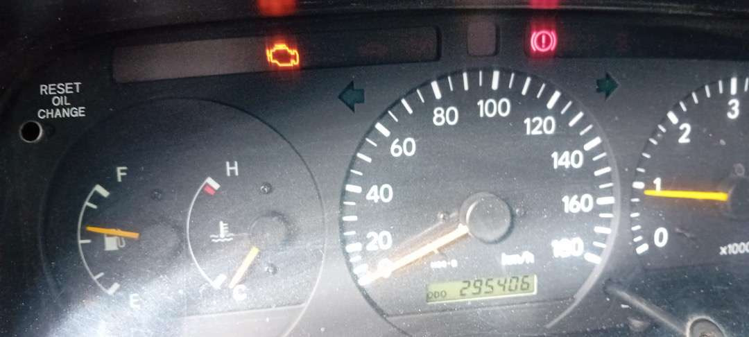 Veturë 2008 Toyota Hiace 4WD og 2007 Toyota Hiace selges samlet: foto 8