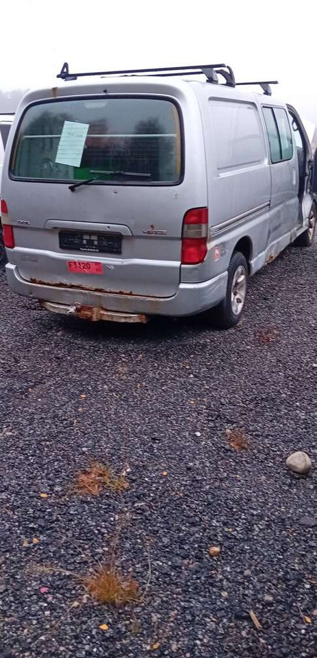 Veturë 2008 Toyota Hiace 4WD og 2007 Toyota Hiace selges samlet: foto 16